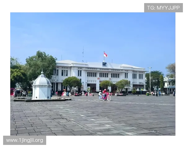 印尼国家队受邀总统府聚餐围成圆圈载歌载舞庆胜利共度难忘夜晚