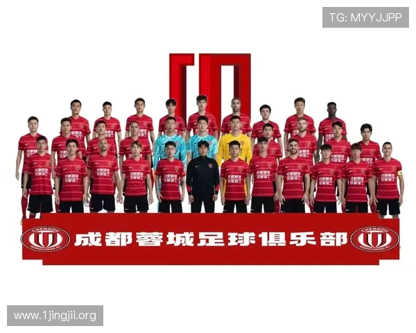 走进成都蓉城基地感受球迷雄起之声与球员足球梦想分组训练全景日常