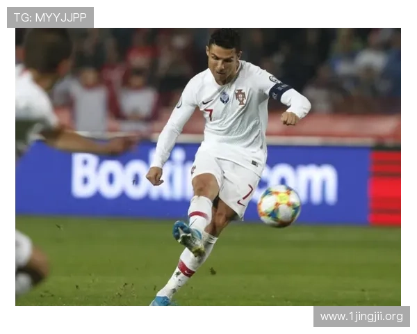 金球奖舞台上C罗再次争锋重现足坛巅峰对决的时代经典瞬间展示刻